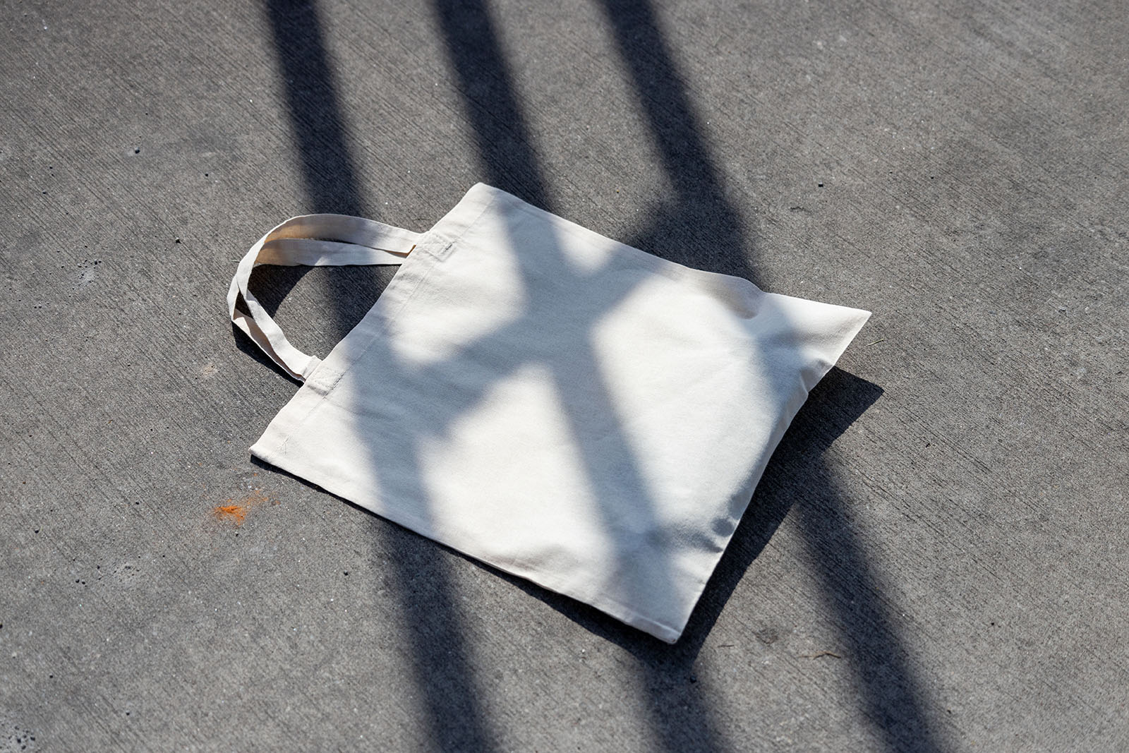 Tote bag on the ground mockup