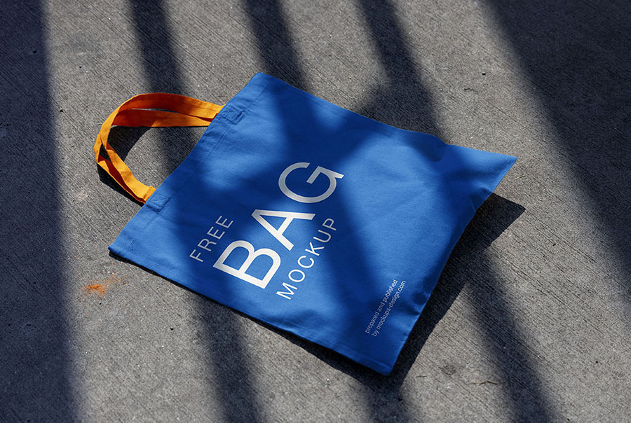 Tote bag on the ground mockup